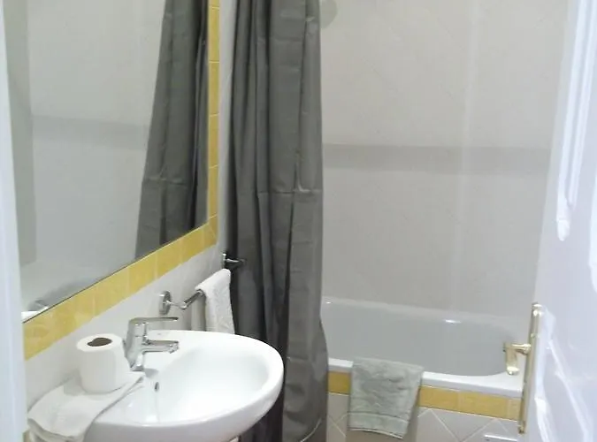 Angola Floor 6 Bedrooms Appartement